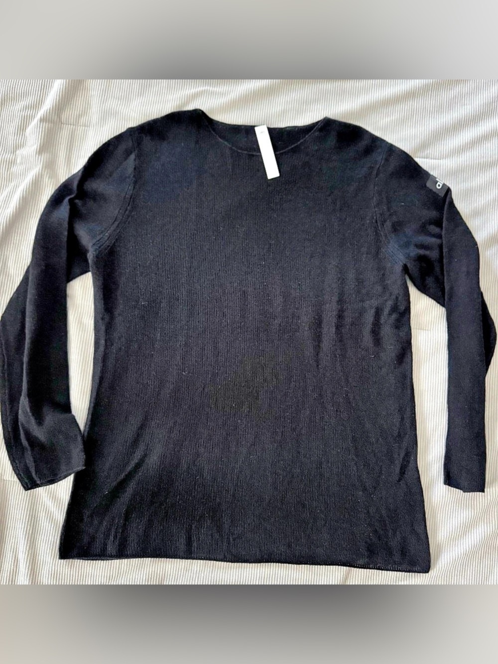 alo Unisex Cashmere Reform Long Sleeve Cashmere Crewneck in Black